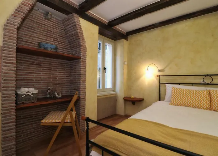 Superb Townhouse Villa Montalbano
