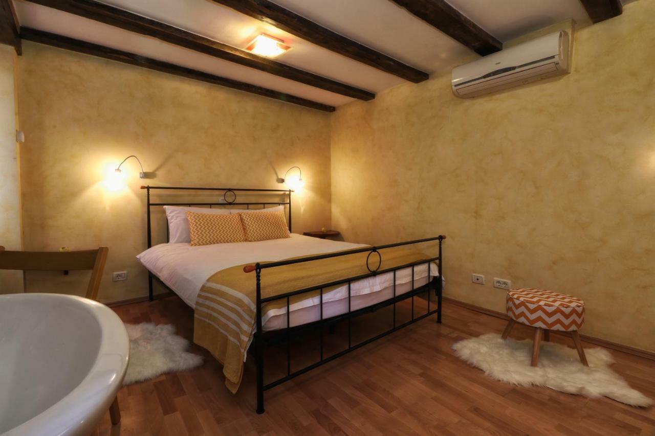 Superb Townhouse Villa Montalbano
