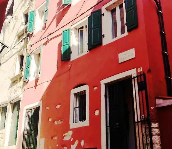 Superb Townhouse Villa Montalbano