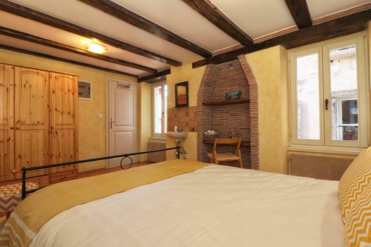 Superb Townhouse Montalbano *